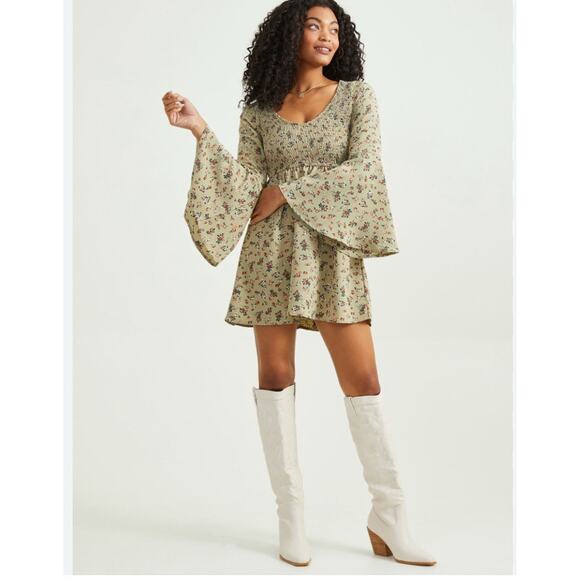 Altar'd State Dresses & Skirts - 🔴Altered state Flare Sleeve Olive Floral Boho Dress XS